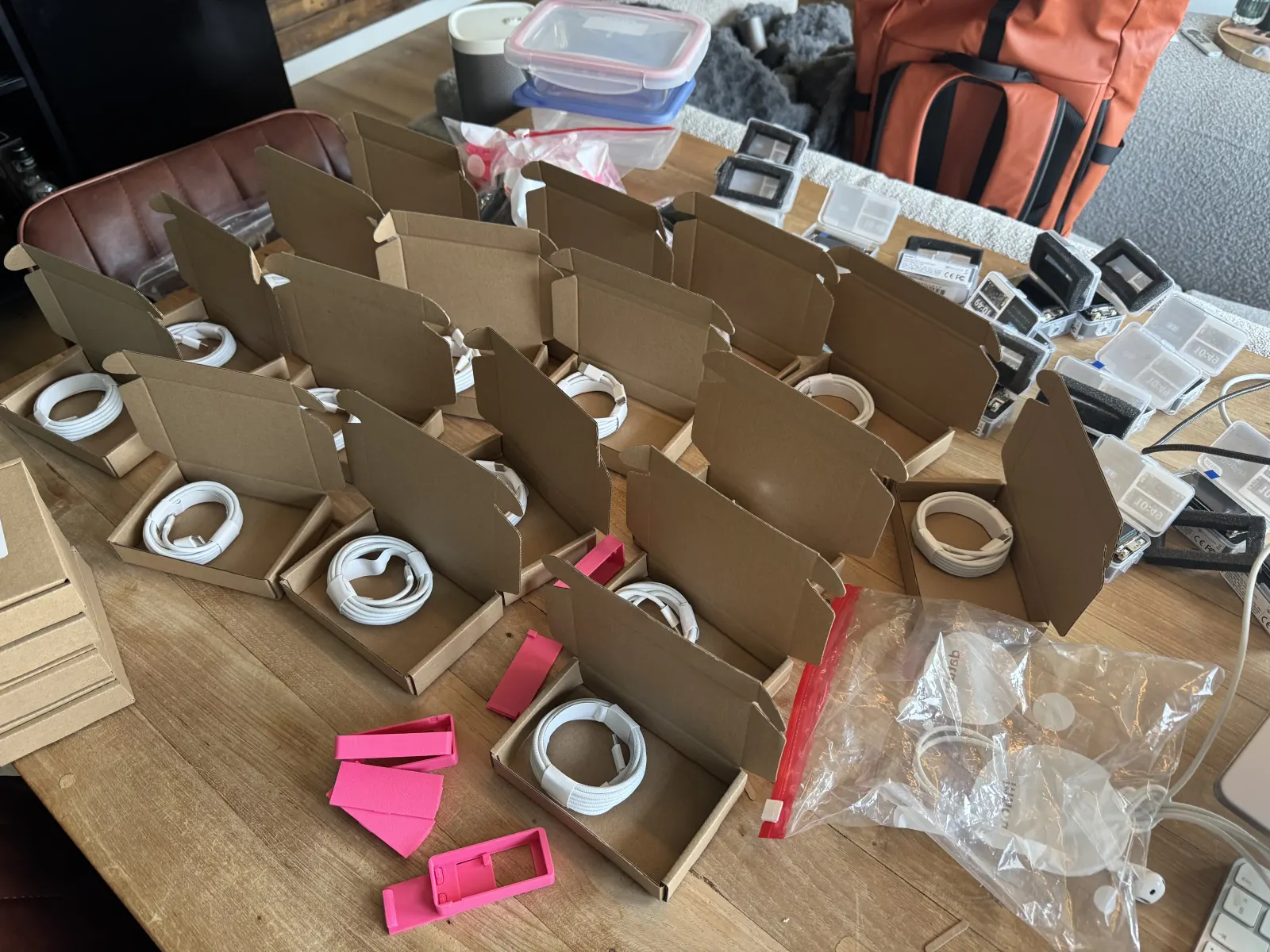Inpakken aan de keukentafel